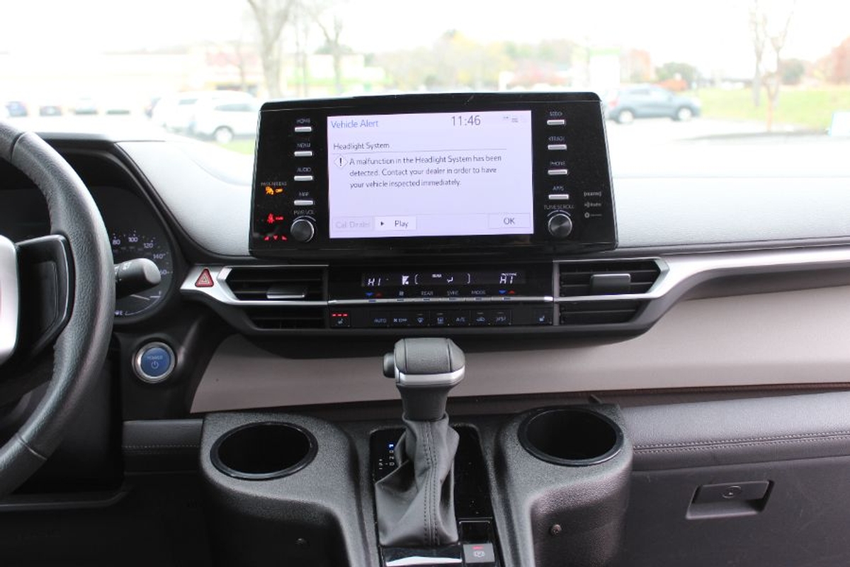 2023 TOYOTA SIENNA - Image 10