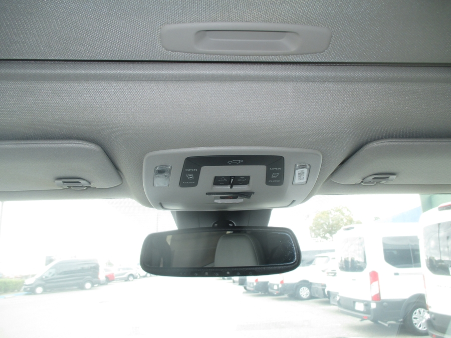 Black Toyota Sienna image number 15