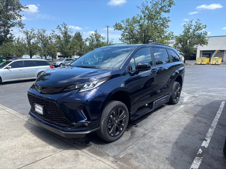 Used 2025 Toyota Sienna Hybrid XSE - BraunAbility Side Entry Entry Fold Out Automatic Ramp