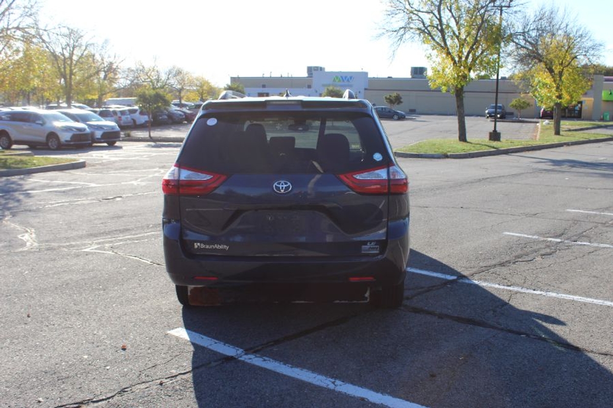 2019 TOYOTA SIENNA - Image 5