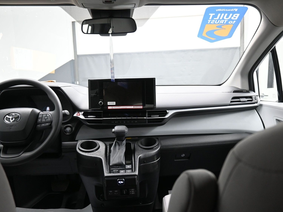 New 2025 Toyota Sienna Hybrid LE - BraunAbility Side Entry Entry Fold Out Automatic Ramp