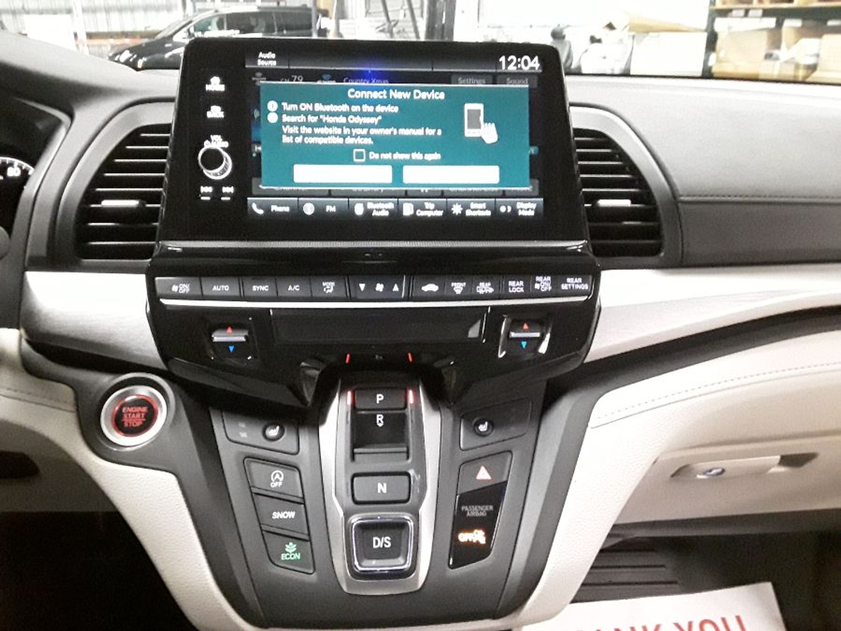 Grey Honda Odyssey image number 27