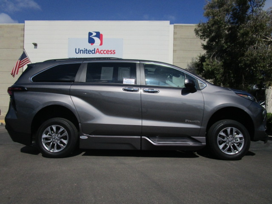 Used 2024 Toyota Sienna Hybrid XLE - BraunAbility Side Entry Entry In Floor Automatic Ramp