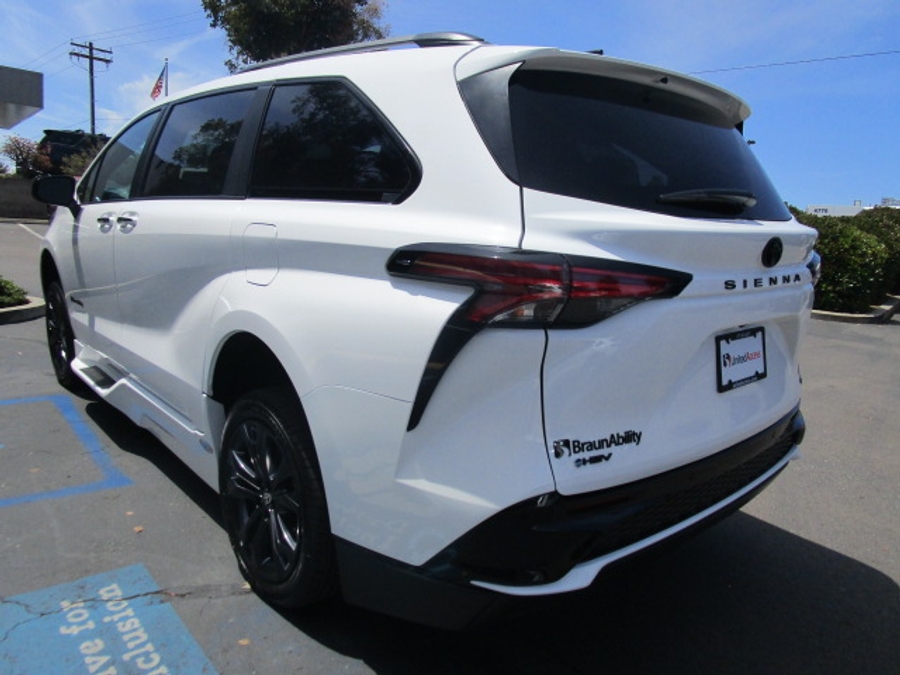 New 2026 Toyota Sienna Hybrid XSE Sport - BraunAbility Side Entry Entry In Floor Automatic Ramp
