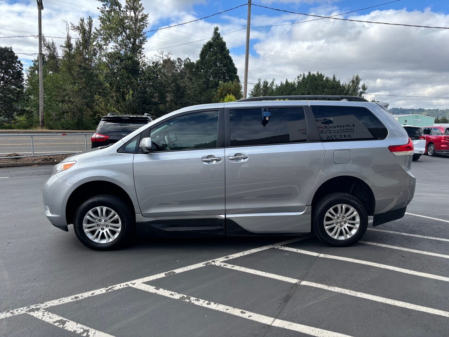 Used 2013 Toyota Sienna XLE - VMI Side Entry In Floor Automatic Ramp