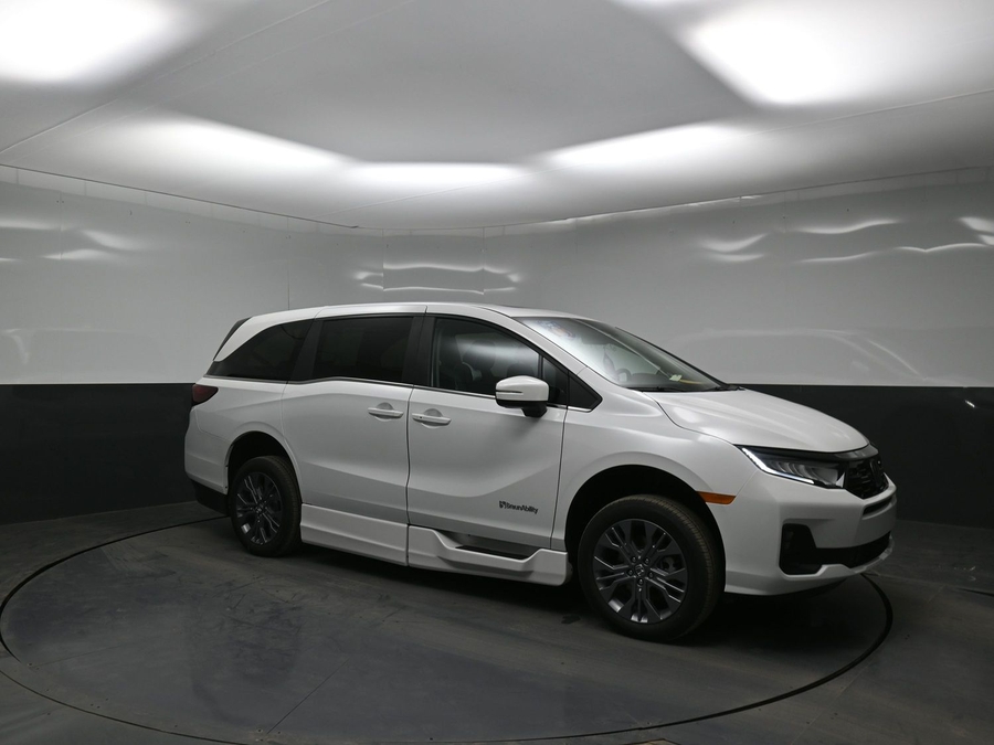 White Honda Odyssey image number 21
