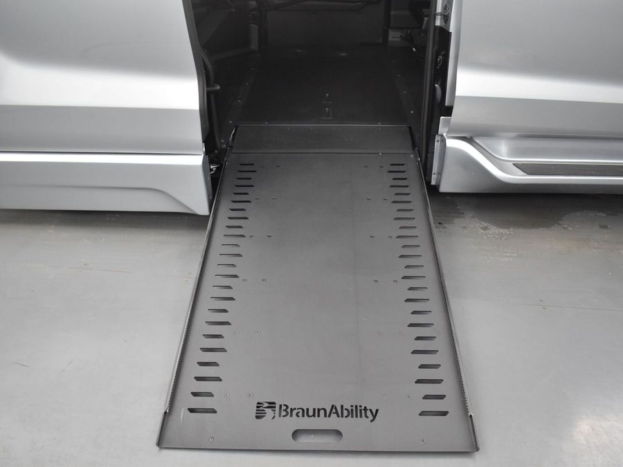 New 2025 Toyota Sienna Hybrid XLE Plus - BraunAbility Side Entry Entry In Floor Automatic Ramp