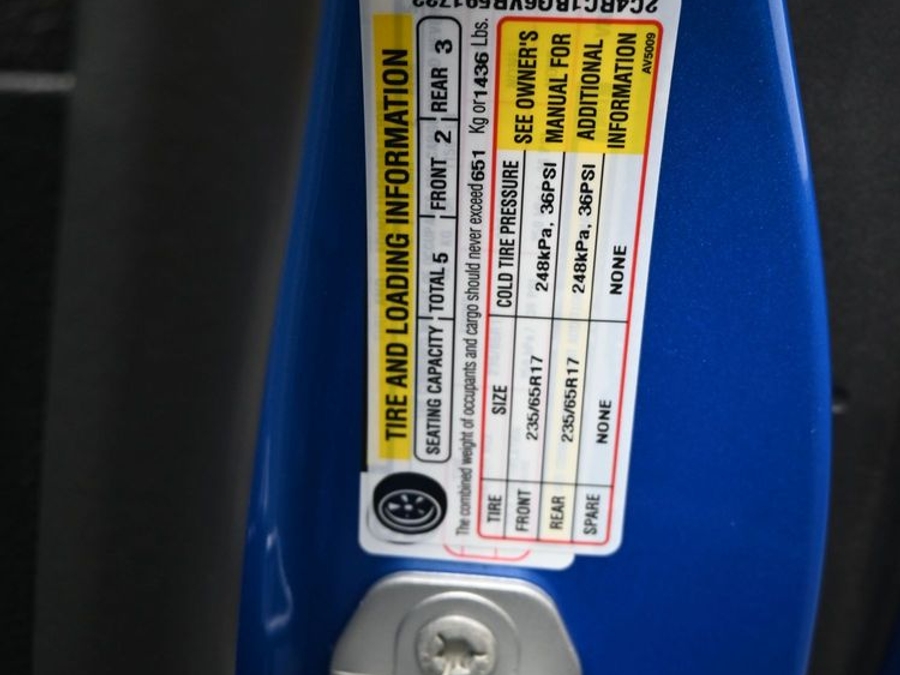 Blue Chrysler Pacifica image number 13