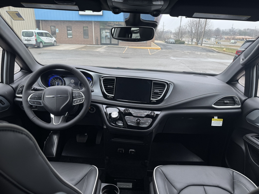 Silver Chrysler Pacifica image number 8