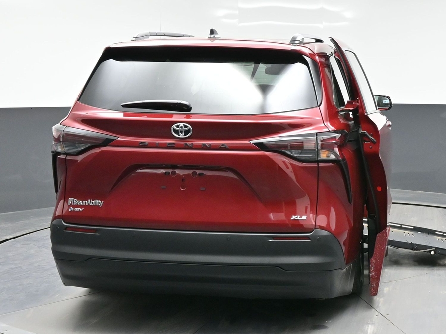 Red Toyota Sienna image number 5