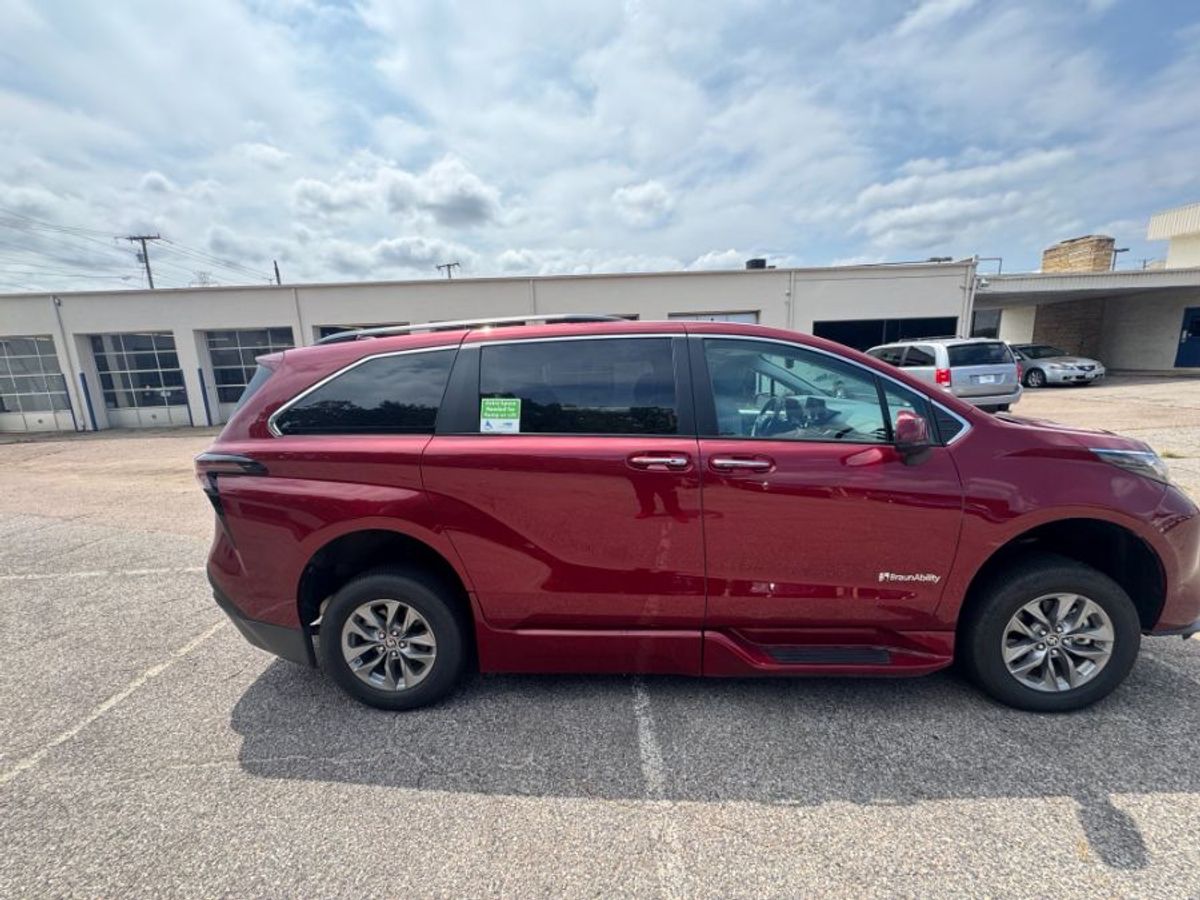 2024 TOYOTA SIENNA - Image 12