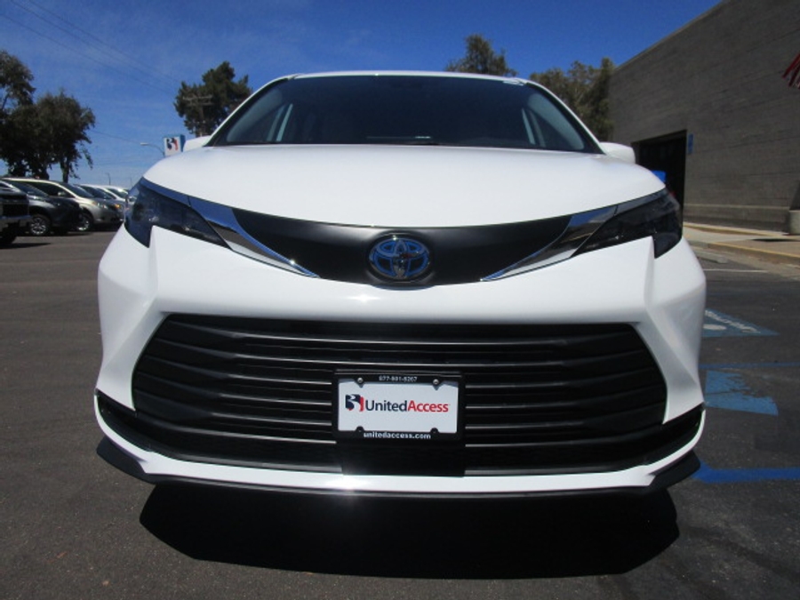 New 2025 Toyota Sienna Hybrid LE - BraunAbility Commercial Rear Entry Entry Fold Out Manual Ramp