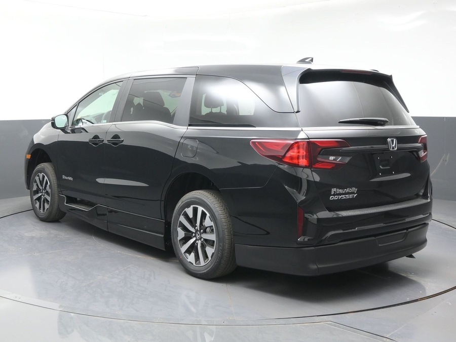 Black Honda Odyssey image number 3