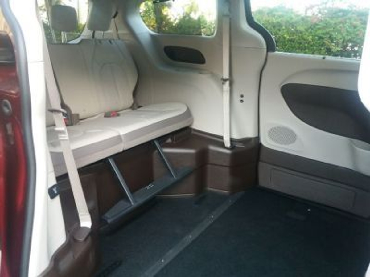 Red Chrysler Pacifica image number 9