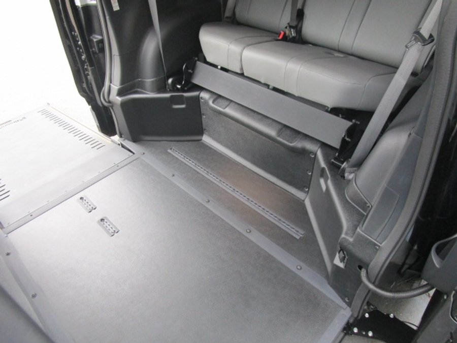 New 2025 Toyota Sienna Hybrid XLE Plus - BraunAbility Side Entry Entry In Floor Automatic Ramp