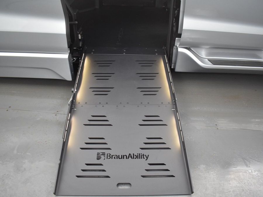 New 2025 Toyota Sienna Hybrid XLE Plus - BraunAbility Side Entry Entry Fold Out Automatic Ramp