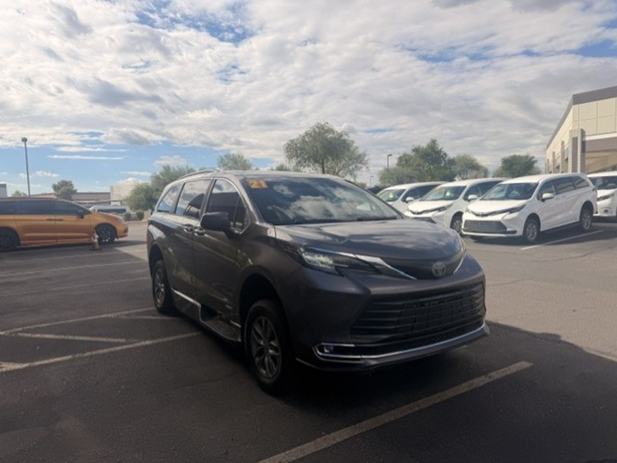 Used 2021 Toyota Sienna Hybrid XLE - BraunAbility Side Entry Fold Out Automatic Ramp