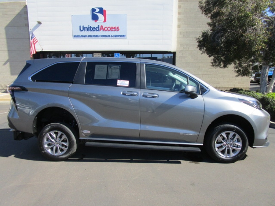 New 2026 Toyota Sienna Hybrid LE - Vantage Mobility Commercial Rear Entry Entry Fold Out Manual Ramp