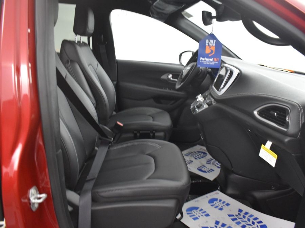2025 CHRYSLER PACIFICA - Image 9