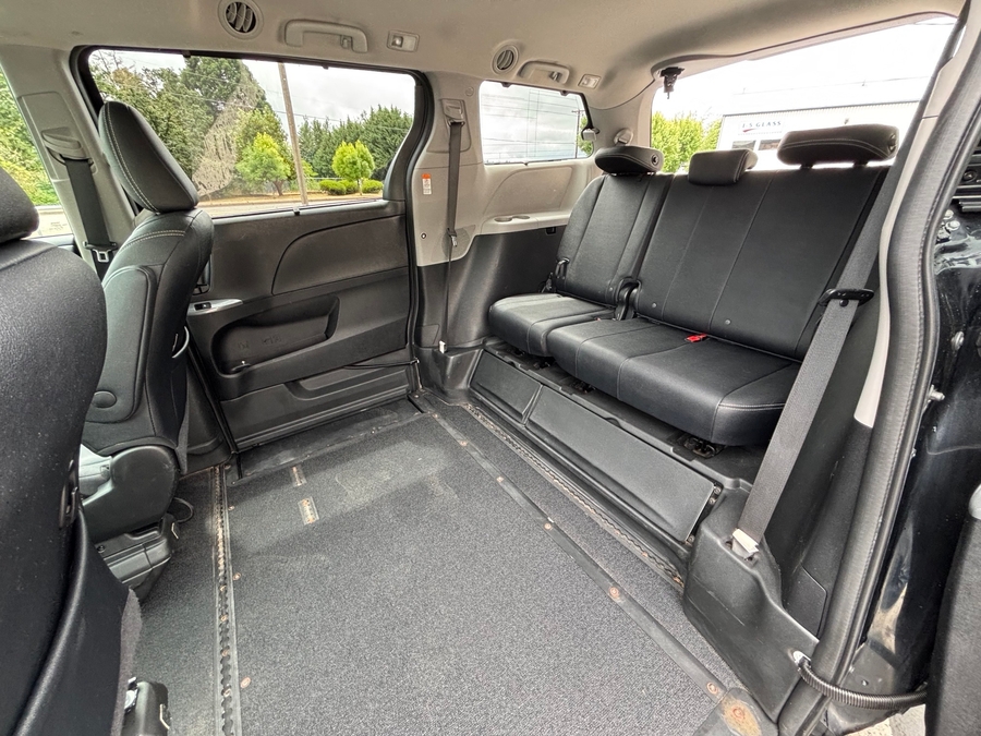Used 2016 Toyota Sienna SE - BraunAbility Side Entry In Floor Automatic Ramp