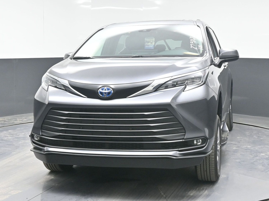 Grey Toyota Sienna image number 22