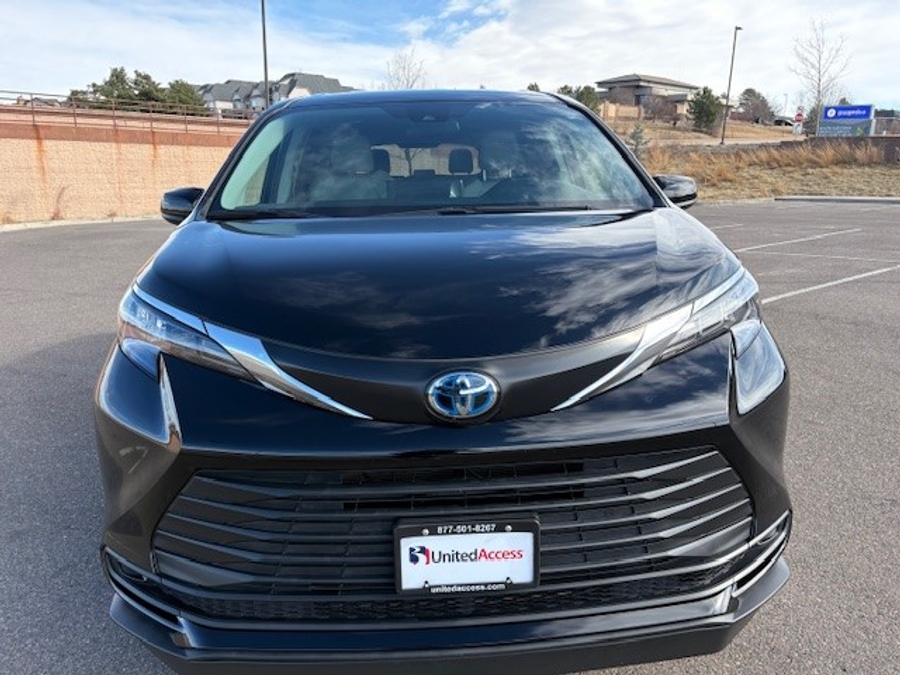 Used 2024 Toyota Sienna Hybrid LE - BraunAbility Side Entry Entry Fold Out Automatic Ramp