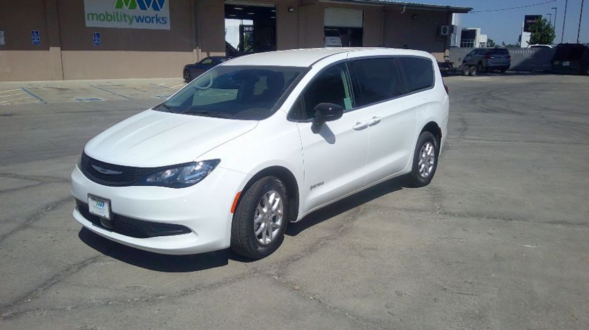 2024 CHRYSLER VOYAGER - Image 9