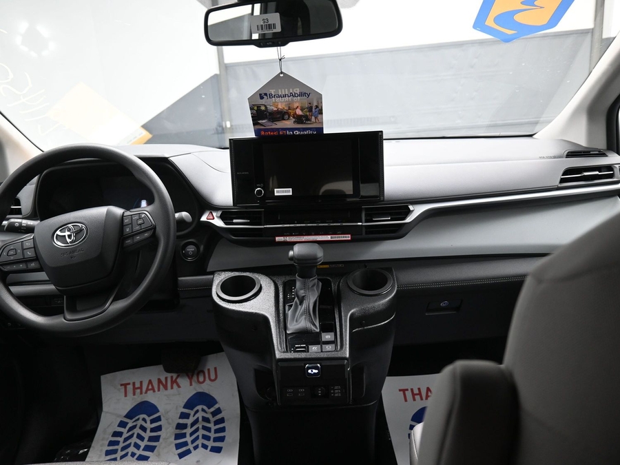 New 2026 Toyota Sienna Hybrid LE - BraunAbility Side Entry Entry Fold Out Automatic Ramp