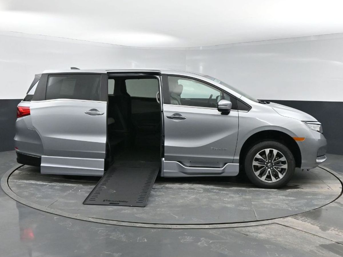 2024 Honda Odyssey EX-L - Photo 9