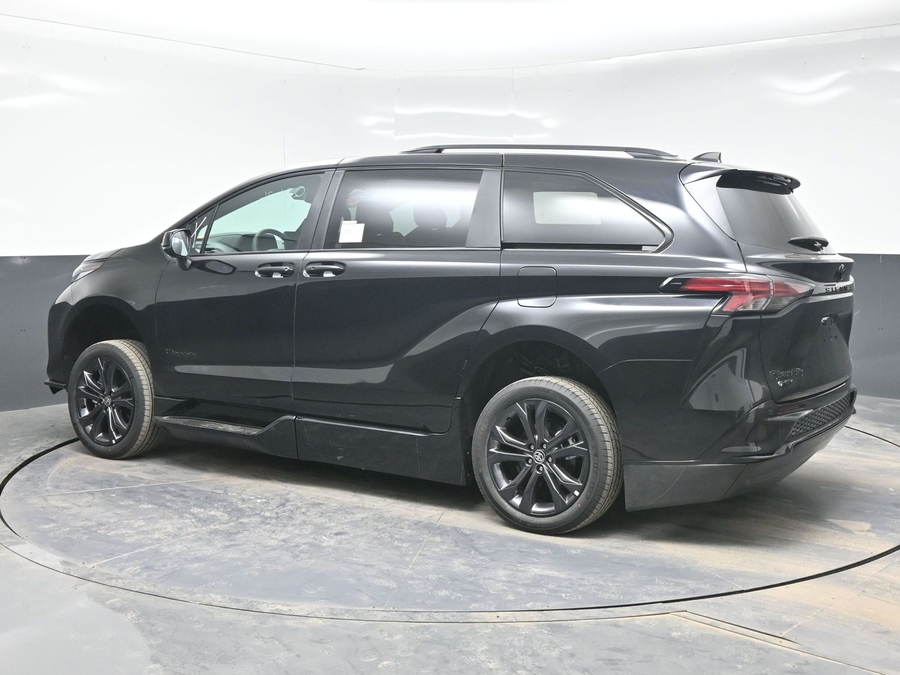 Black Toyota Sienna image number 7
