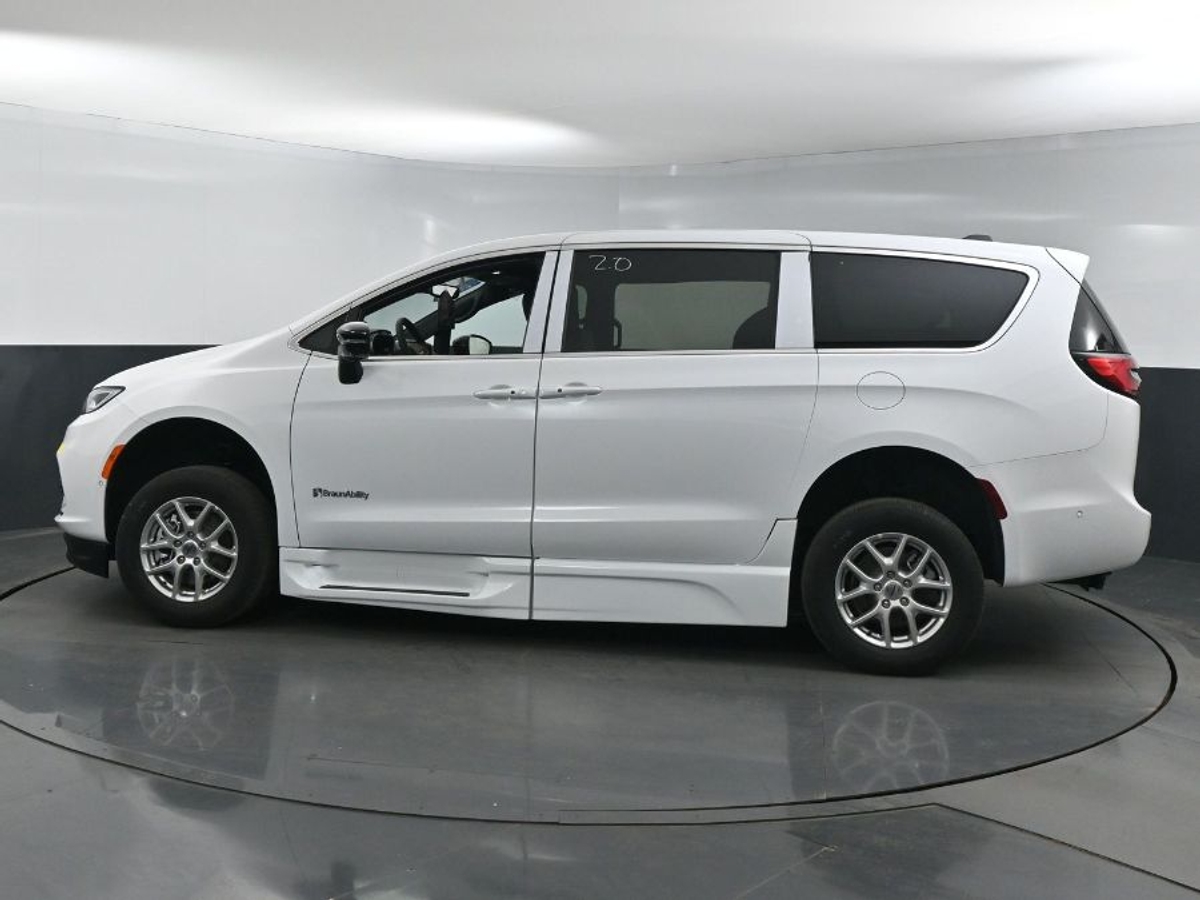 2025 CHRYSLER PACIFICA - Image 5