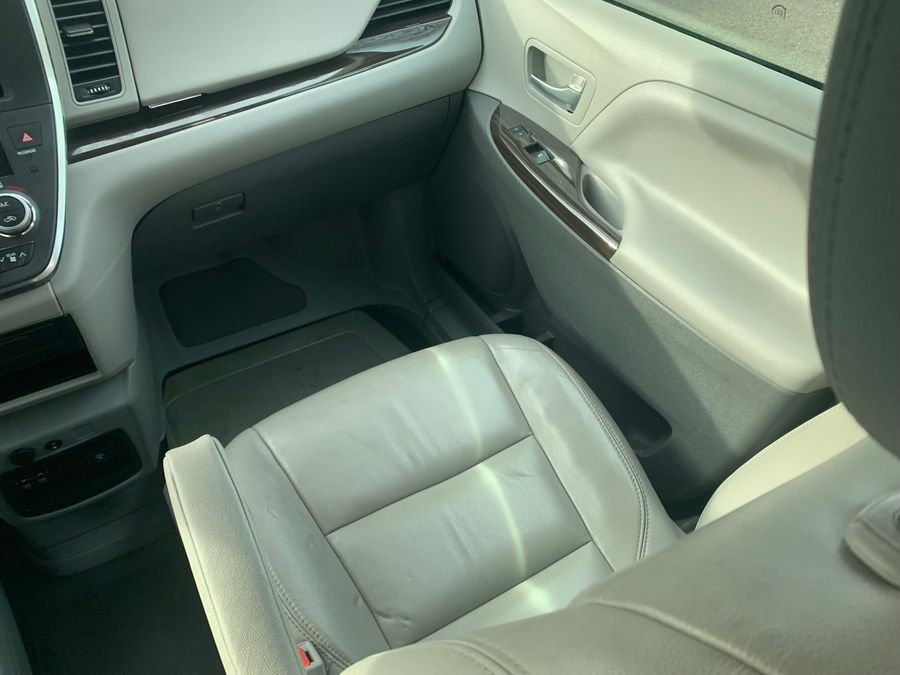 Used 2019 Toyota Sienna XLE Base - BraunAbility Side Entry Entry Fold Out Automatic Ramp