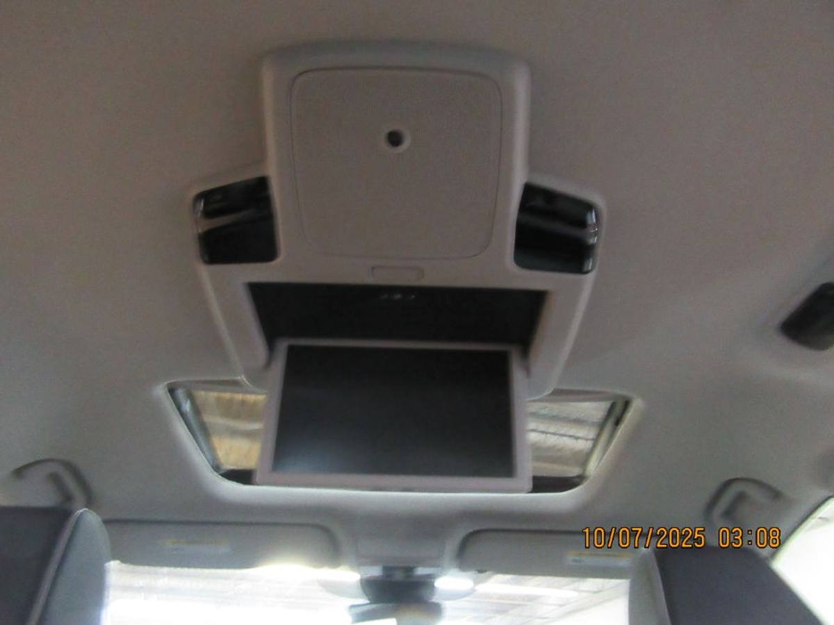 Black Honda Odyssey image number 1