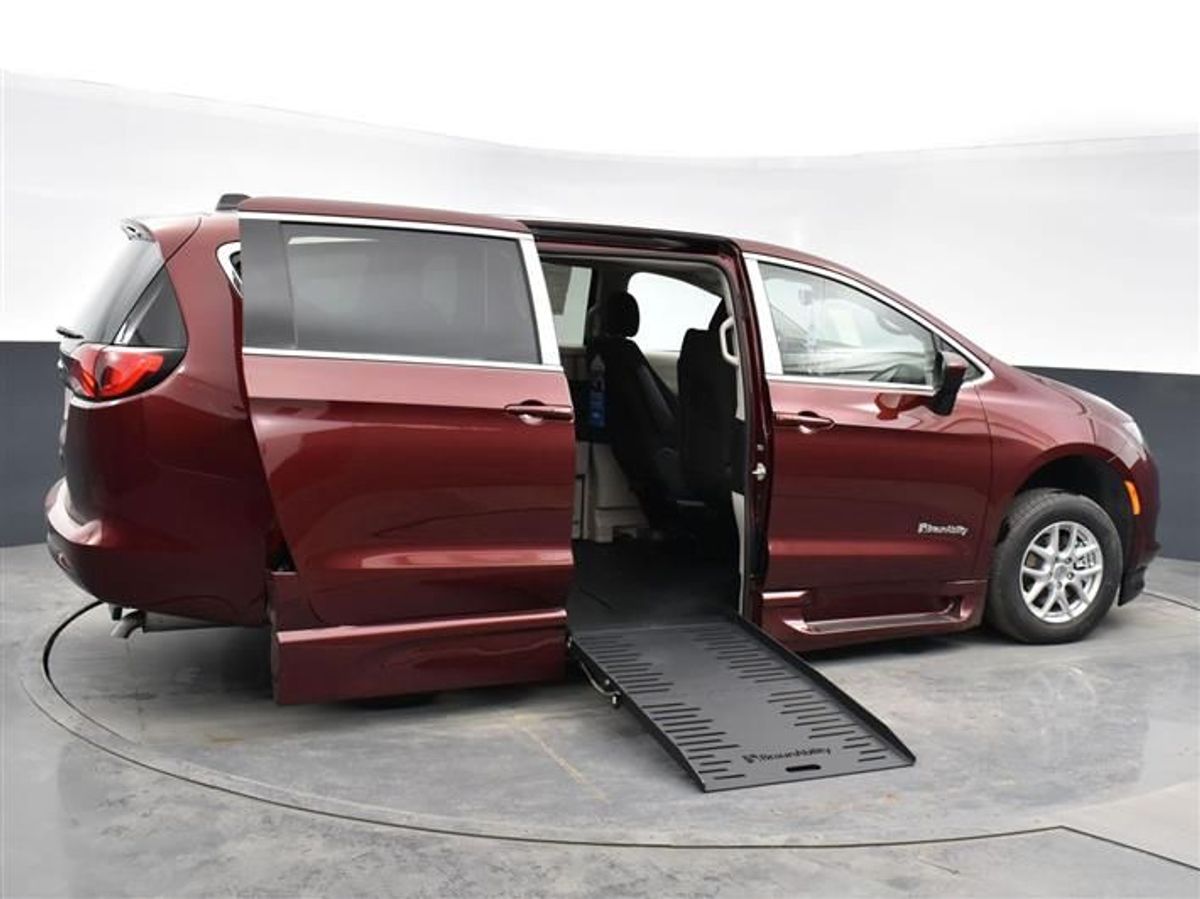 2023 CHRYSLER VOYAGER - Image 13