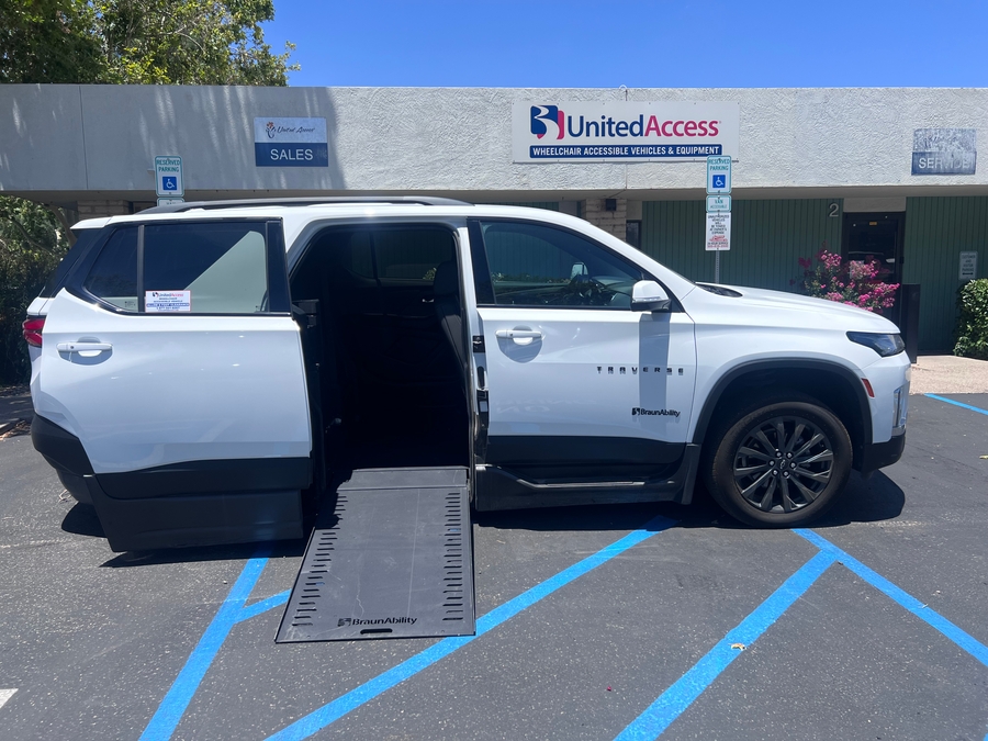 Used 2023 Chevrolet Traverse 2LT - BraunAbility Side Entry In Floor Automatic Ramp