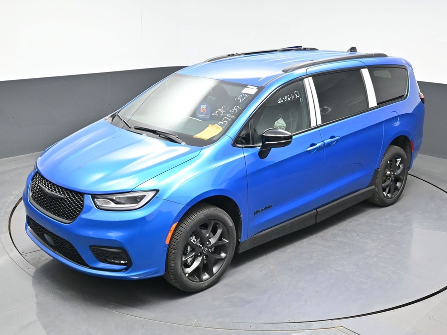 New 2026 Chrysler Pacifica Select Sport - BraunAbility Side Entry Entry Fold Out Manual Ramp