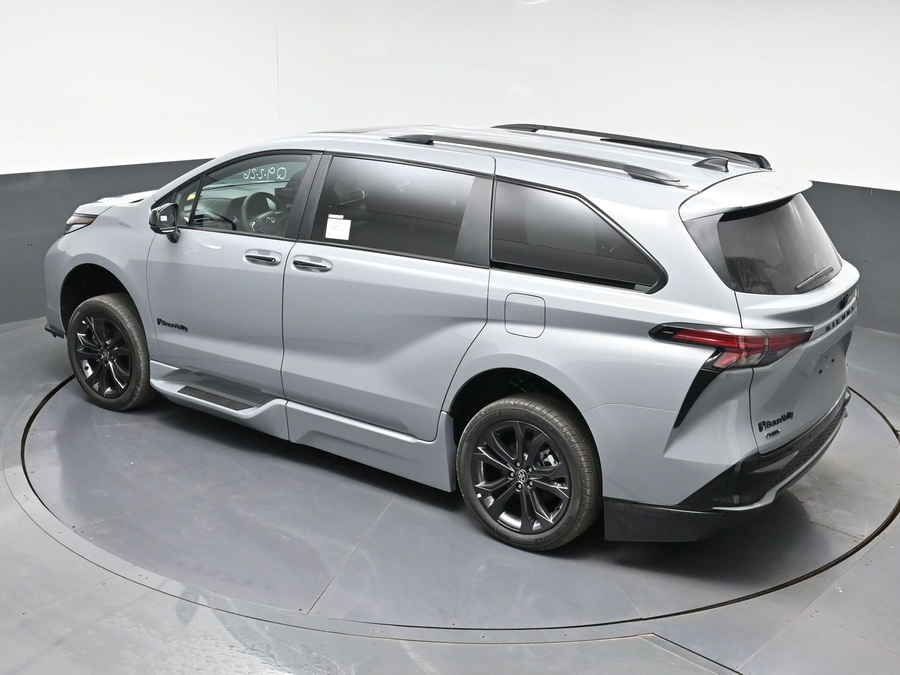 New 2026 Toyota Sienna Hybrid XSE Sport - BraunAbility Side Entry In Floor Automatic Ramp