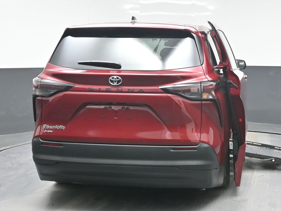 New 2026 Toyota Sienna Hybrid LE - BraunAbility Side Entry Fold Out Automatic Ramp