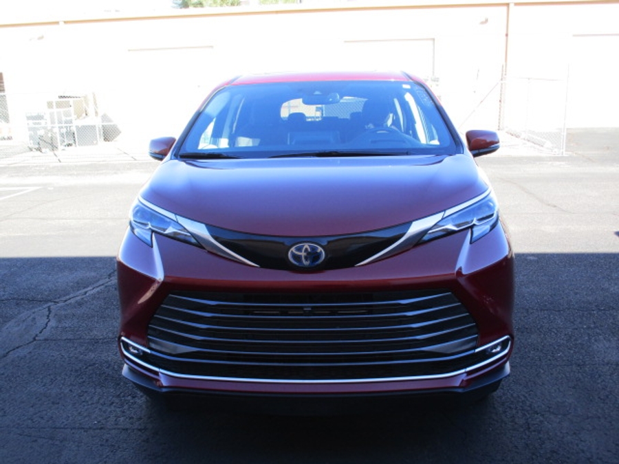 Used 2022 Toyota Sienna Hybrid Platinum - BraunAbility Side Entry Entry In Floor Automatic Ramp