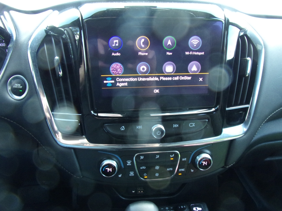 Black Chevrolet Traverse image number 11