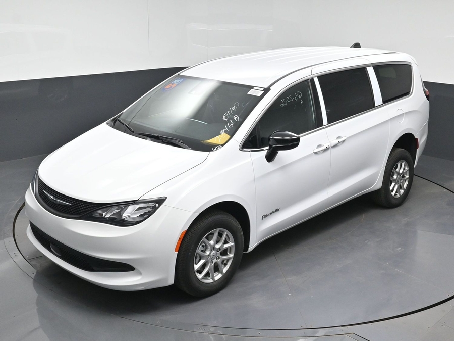 New 2026 Chrysler Voyager LX - BraunAbility Rear Entry Fold Out Manual Ramp