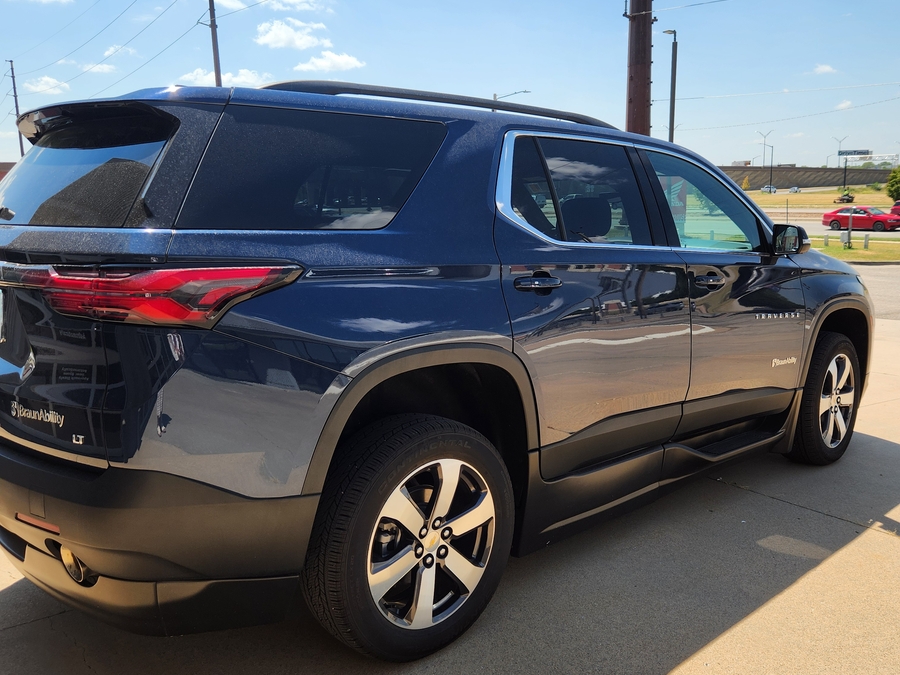 Blue Chevrolet Traverse image number 6