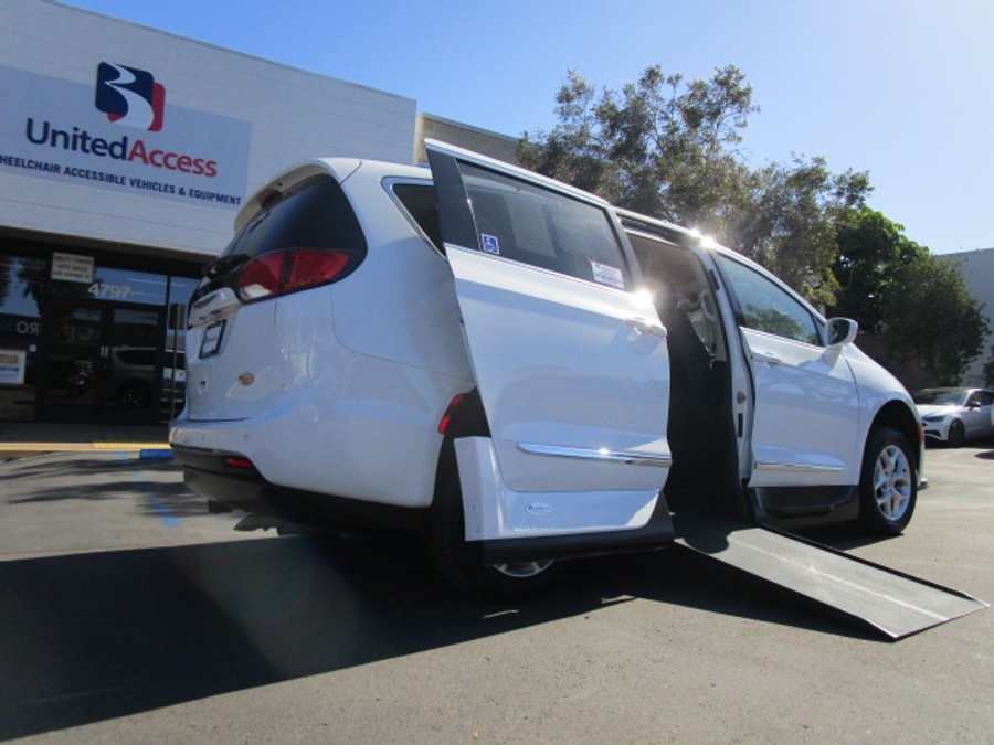 Used 2018 Chrysler Pacifica Touring L - VMI Side Entry Entry In Floor Automatic Ramp