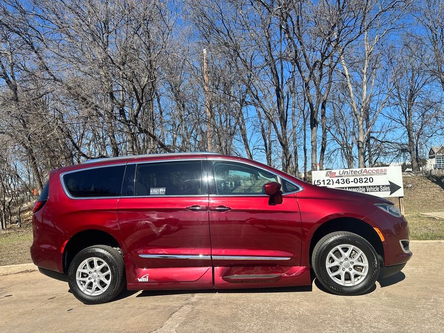 Used 2020 Chrysler Pacifica Touring L - VMI Side Entry Entry In Floor Automatic Ramp
