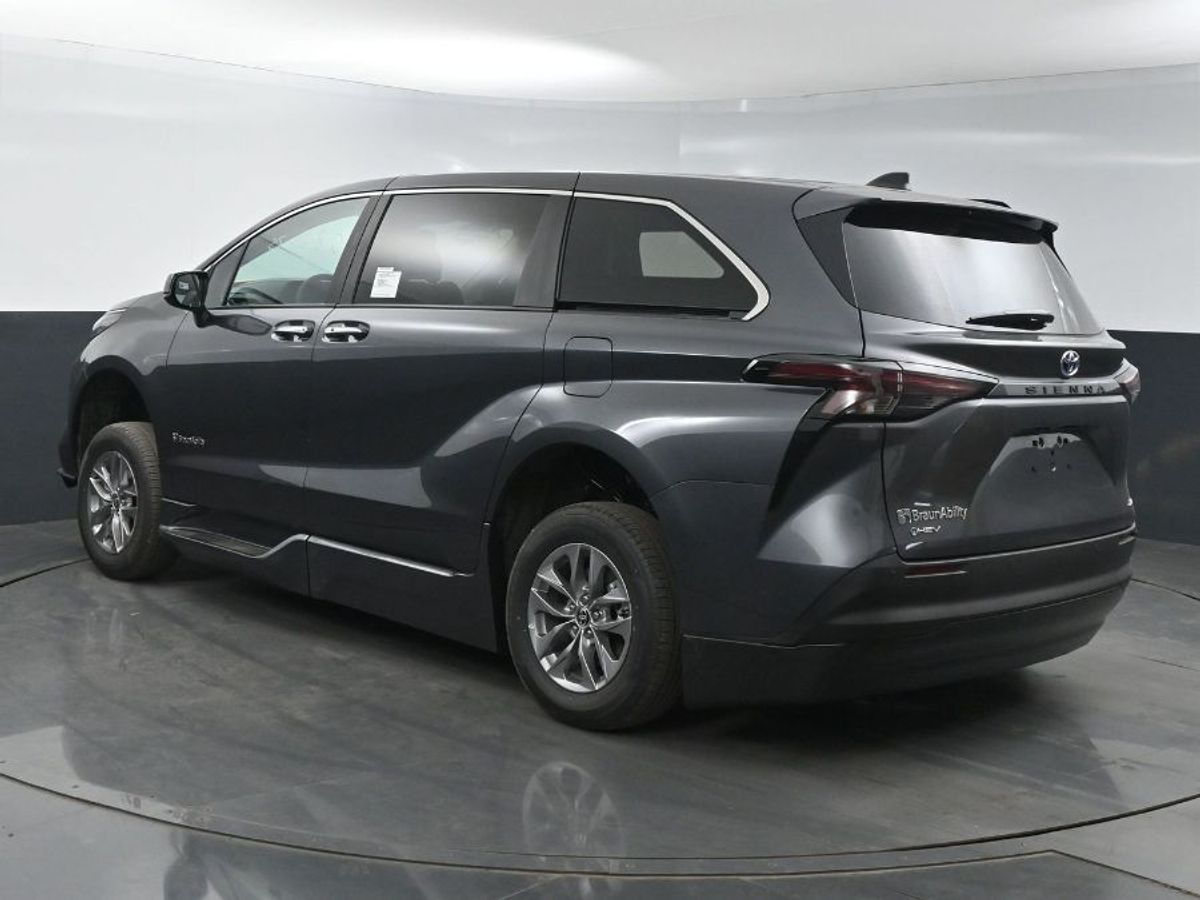 2025 TOYOTA SIENNA - Image 6