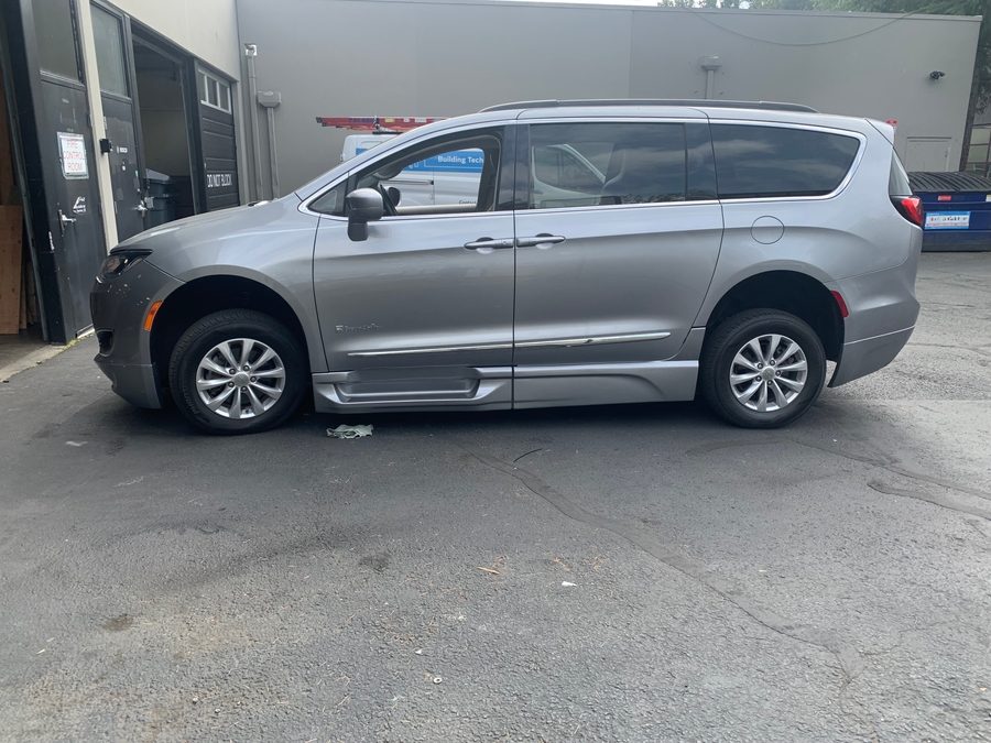 Used 2017 Chrysler Pacifica Touring-L - BraunAbility Side Entry In Floor Automatic Ramp
