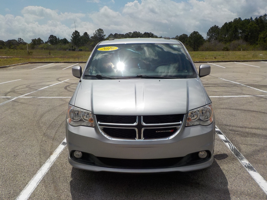 Silver Dodge Grand Caravan image number 1