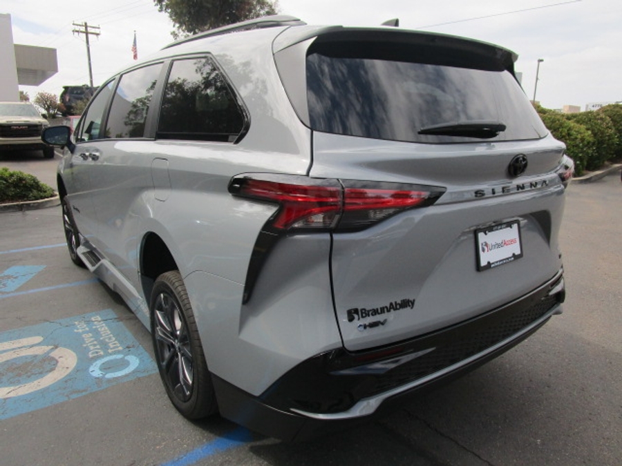 New 2026 Toyota Sienna Hybrid XSE Sport - BraunAbility Side Entry Fold Out Automatic Ramp