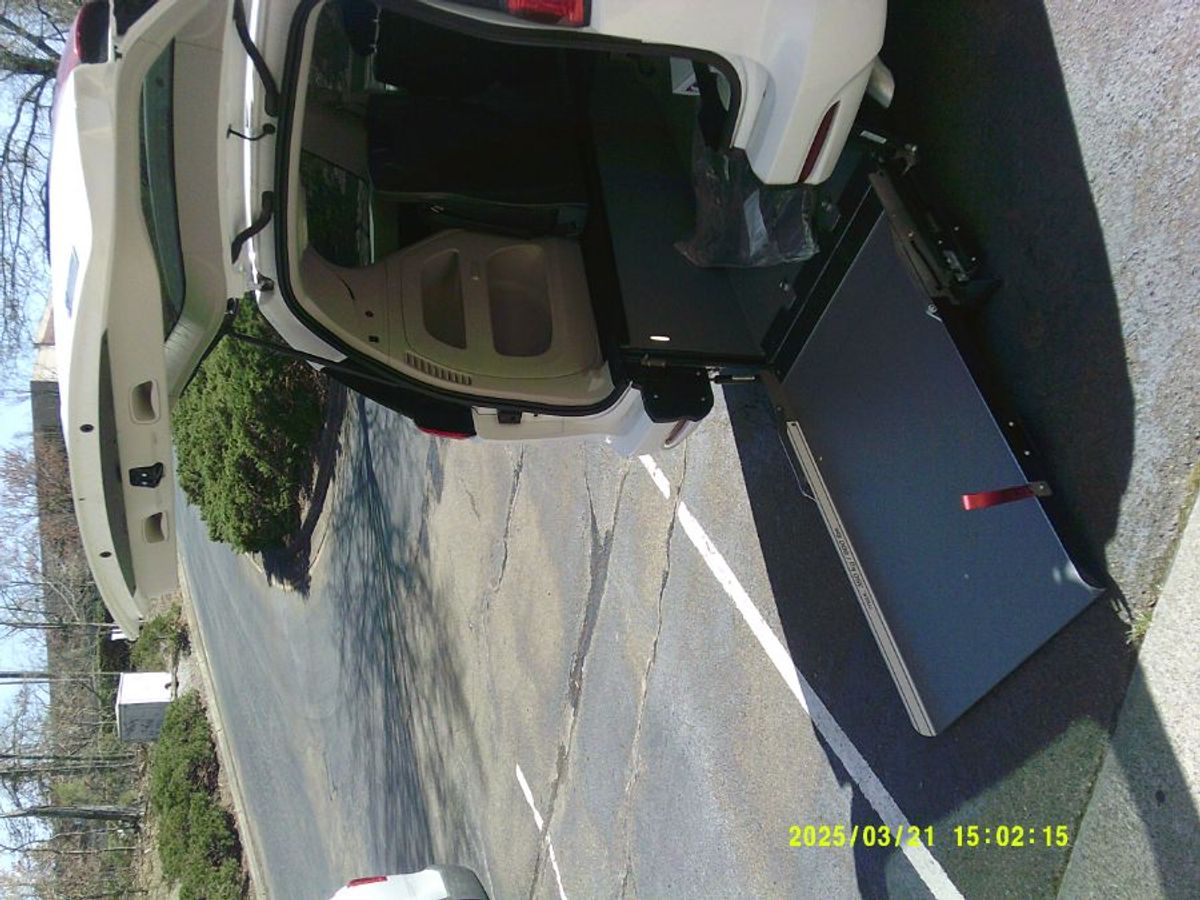 2024 CHRYSLER VOYAGER - Image 16