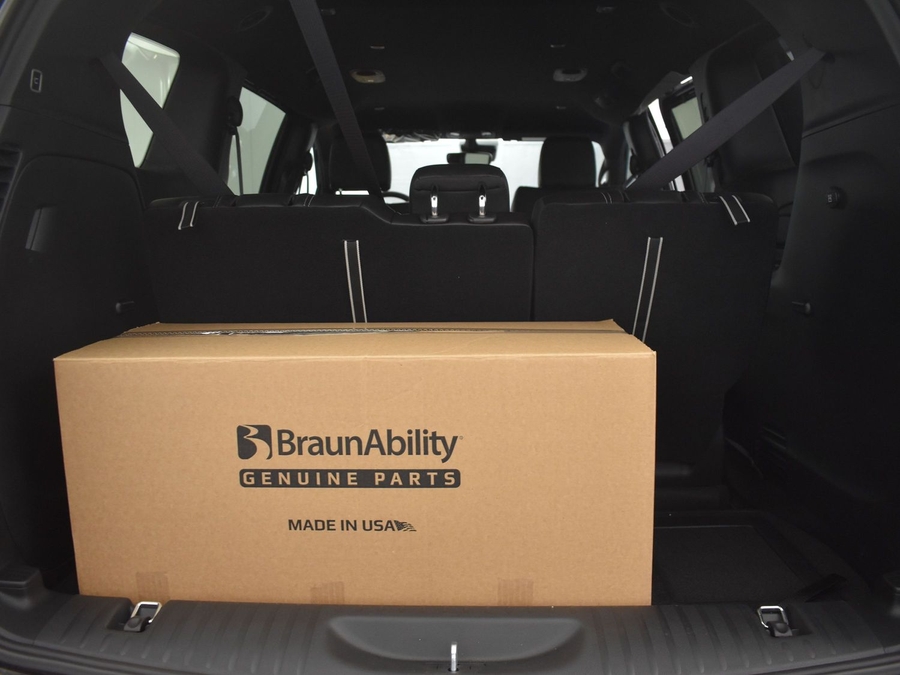 Black Chrysler Pacifica image number 13